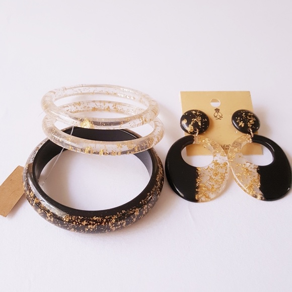 🚨Bundle Deal🚨 Earrings & Bracelet Set - Picture 5 of 8